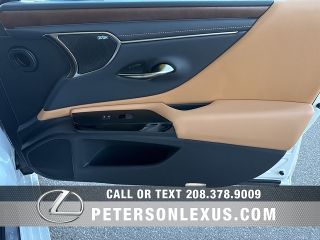 2025 Lexus ES 300h Luxury photo 10