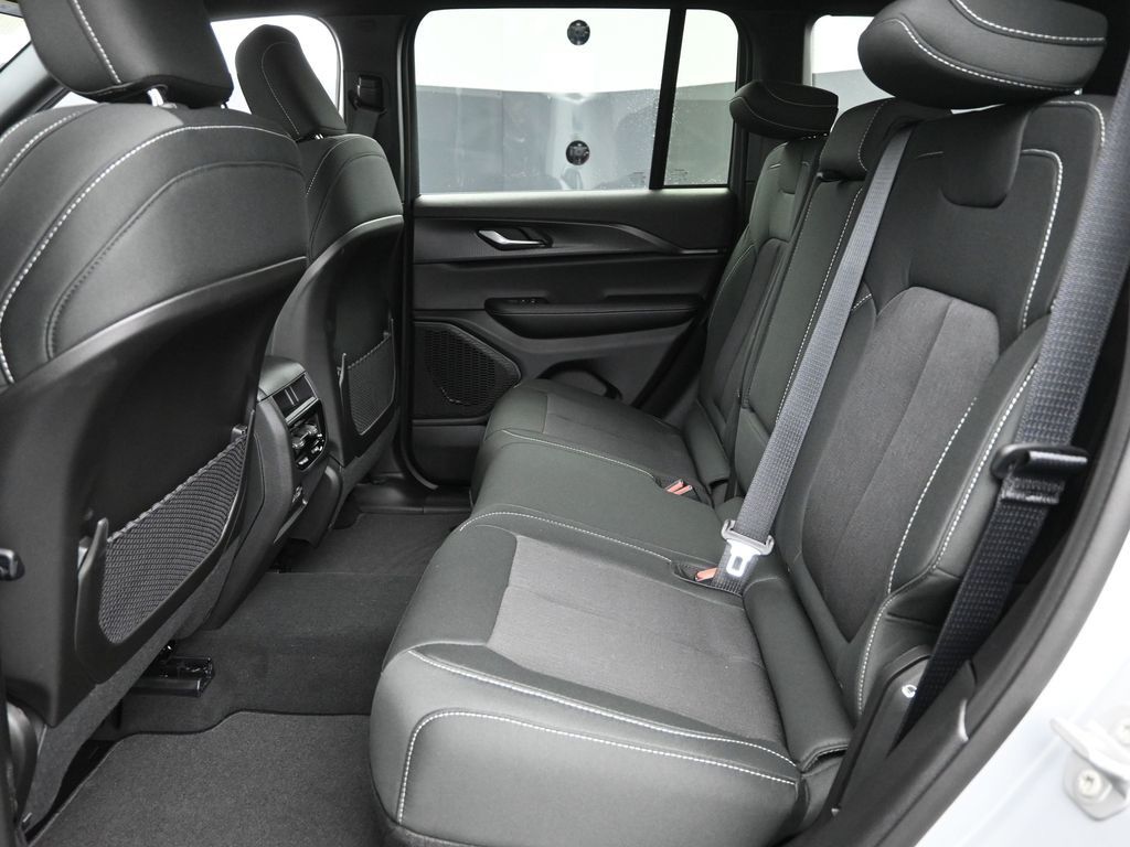 2025 Jeep Grand Cherokee Laredo X photo 8