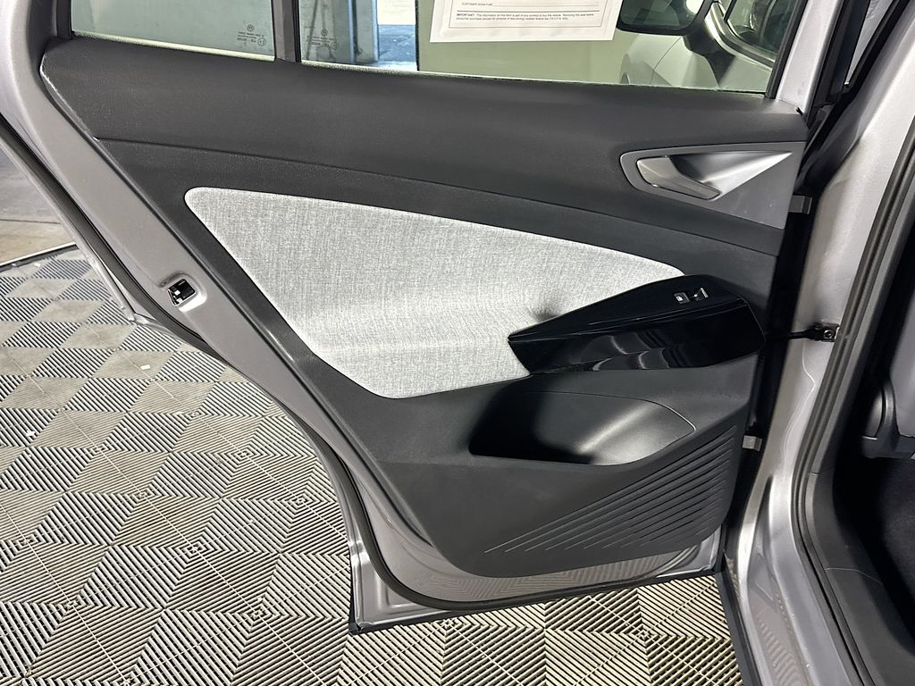 2023 Volkswagen ID.4 Standard photo 13