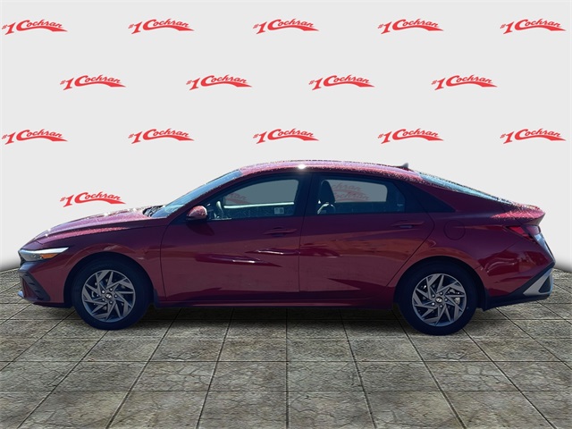 2024 Hyundai Elantra SEL photo 6