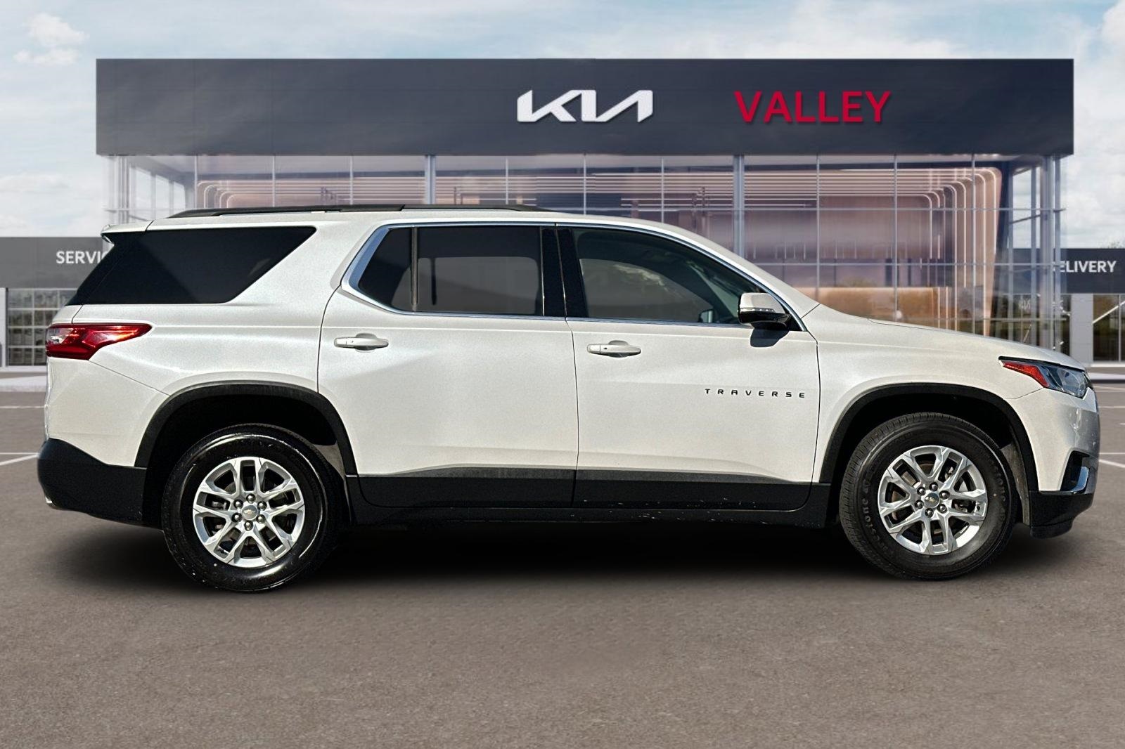 2019 Chevrolet Traverse photo 2