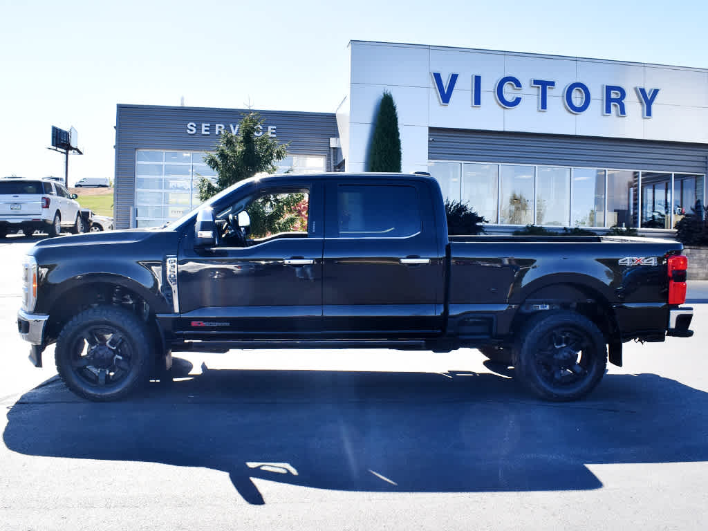 2023 Ford F-350 Lariat photo 2
