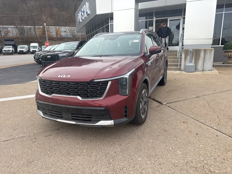 2025 Kia Sorento S photo 2