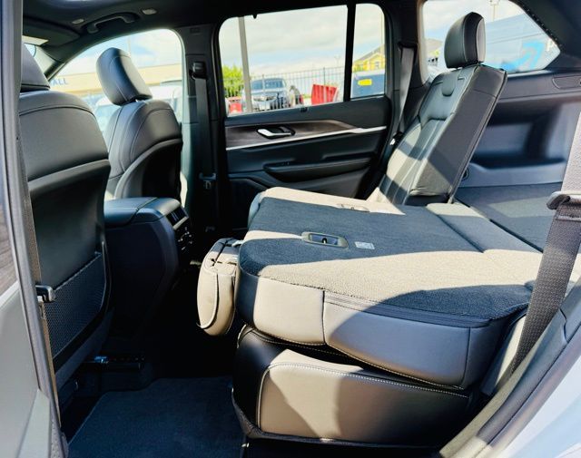 2025 Jeep Grand Cherokee Limited photo 26