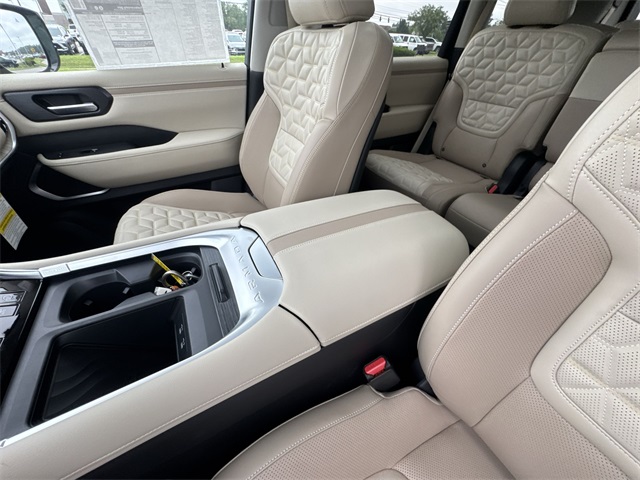 2025 Nissan Armada Platinum Reserve photo 19