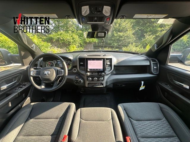 2025 Ram 1500 Tradesman photo 2
