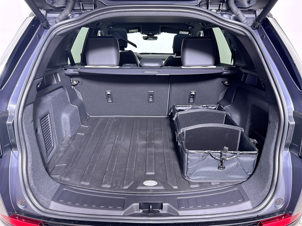 2025 Land Rover Discovery Sport SE photo 19