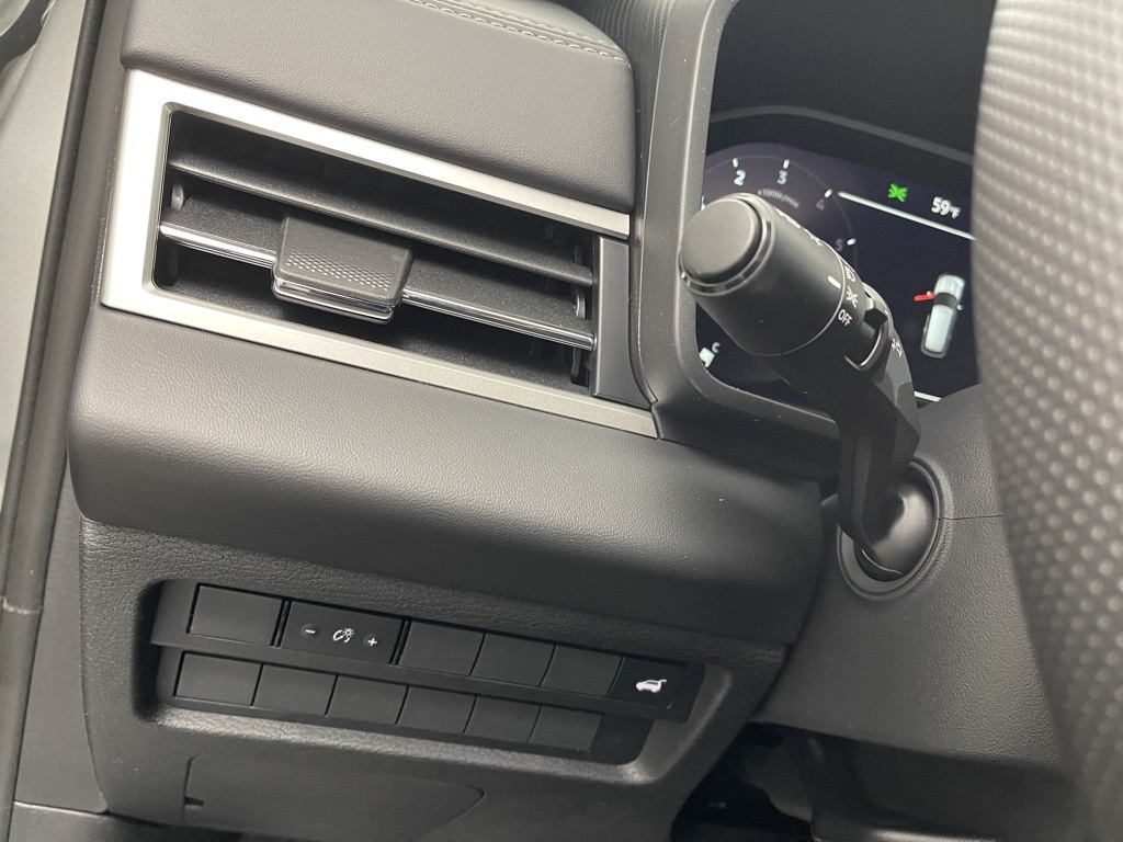 2025 Mitsubishi Outlander SE photo 7