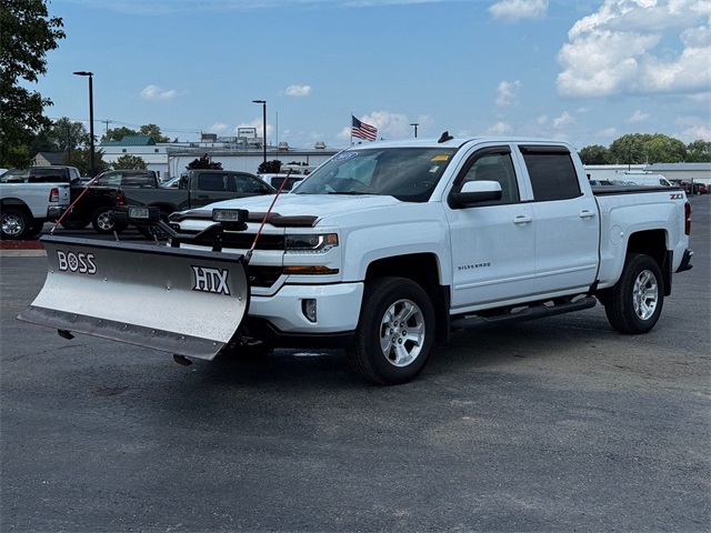 2018 Chevrolet Silverado 1500 LT photo 3
