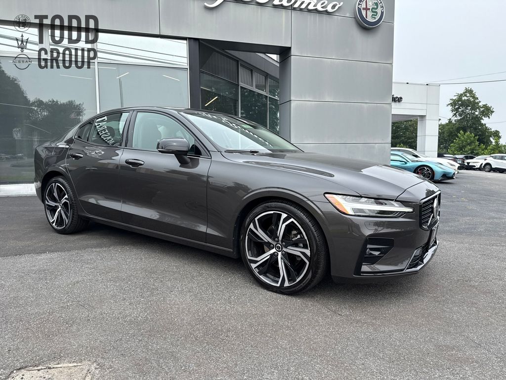 2025 Volvo S60 B5 AWD Core photo 7