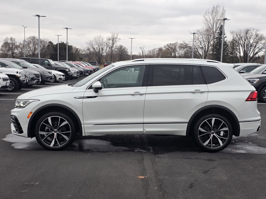 Used 2024 Volkswagen Tiguan SEL R-LINE with VIN 3VV4B7AX4RM118001 for sale in St. Cloud, Minnesota