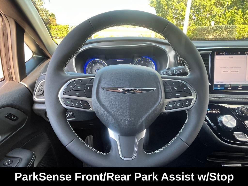2025 Chrysler Pacifica photo 21