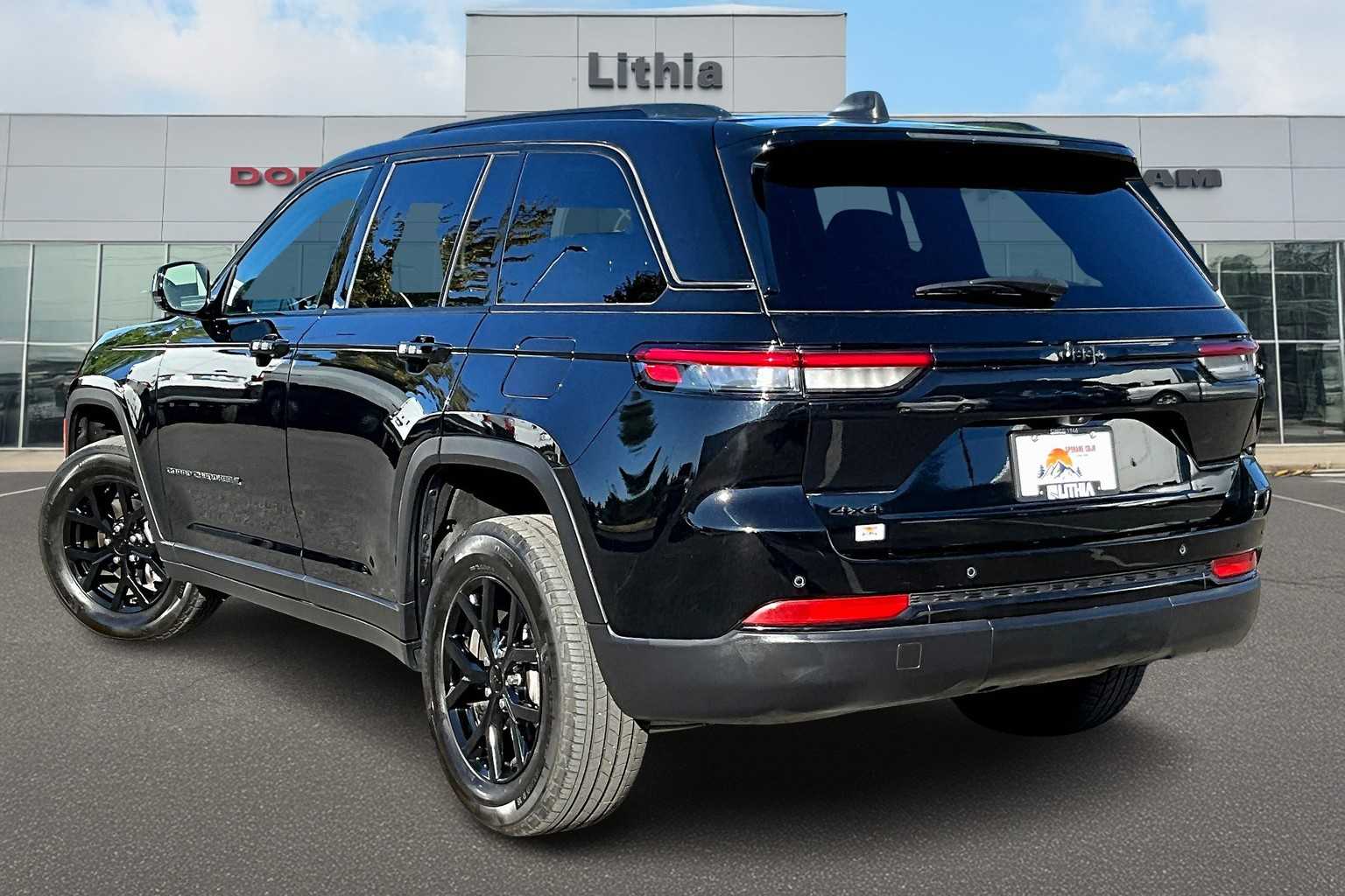 2024 Jeep Grand Cherokee Altitude photo 4