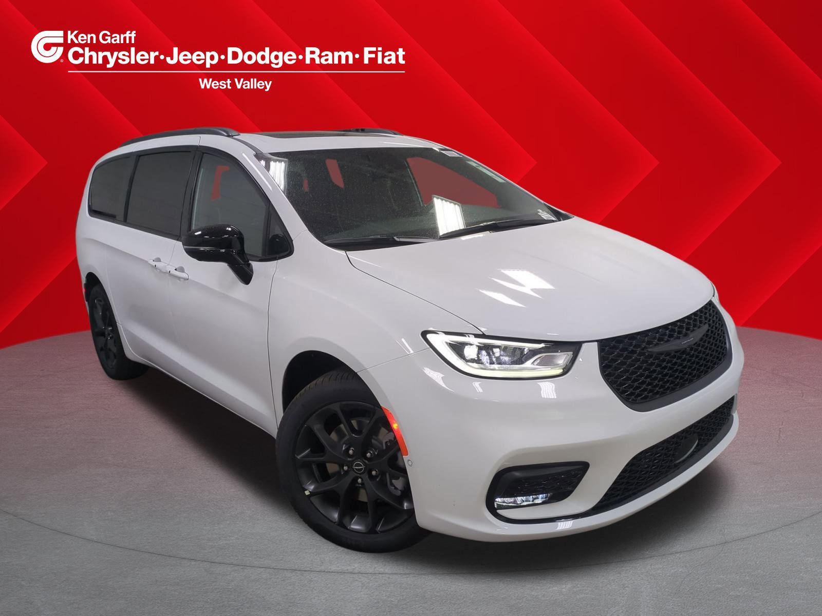 New 2025 Chrysler Pacifica Limited Mini-van, Passenger in West