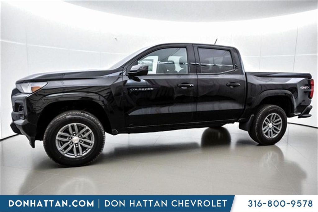 2026 Chevrolet Colorado LT photo 2