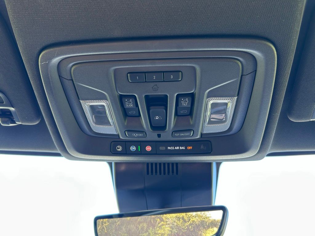 2023 Chevrolet Silverado 1500 High Country photo 2
