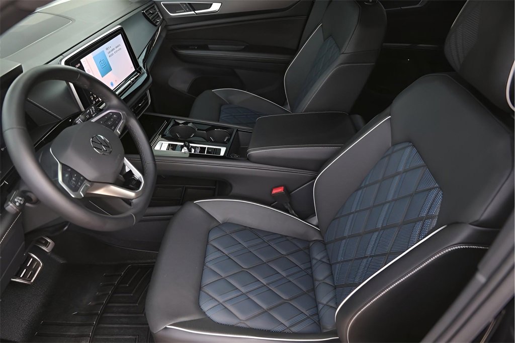 2025 Volkswagen Atlas Cross Sport SEL Premium R-Line photo 22