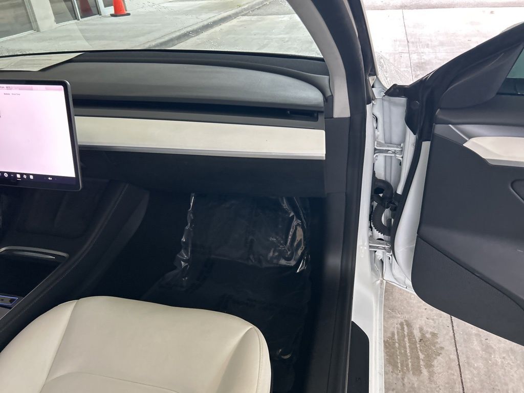 2021 Tesla Model 3 Standard Range Plus photo 17