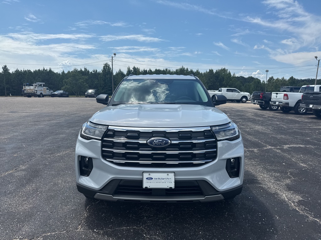 2025 Ford Explorer photo 2