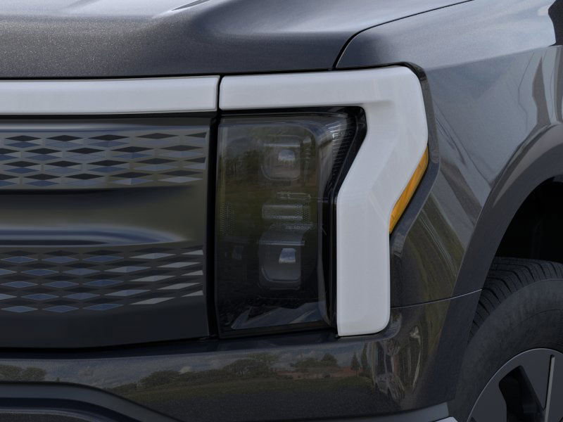 2025 Ford F-150 Lightning photo 17