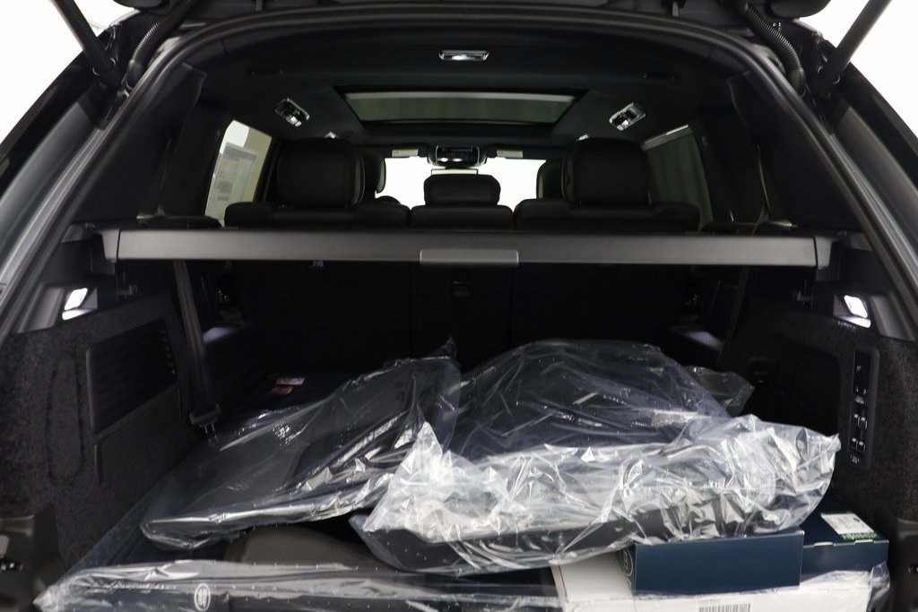 2025 Land Rover Range Rover SE photo 14