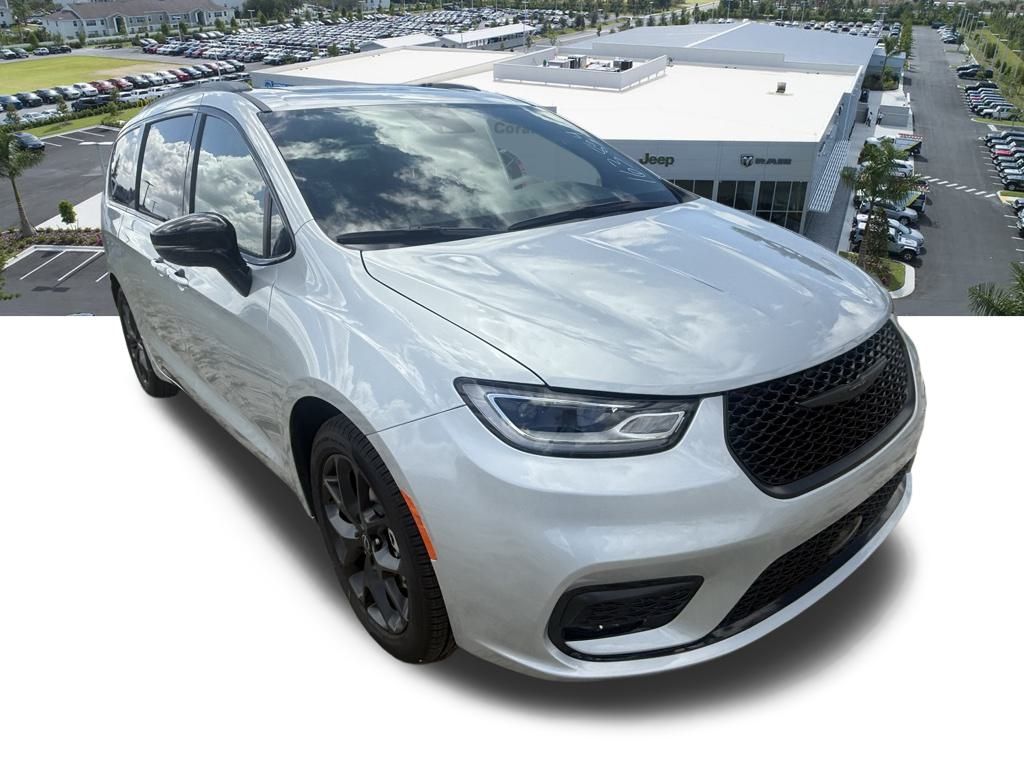 2026 Chrysler Pacifica Limited photo 2