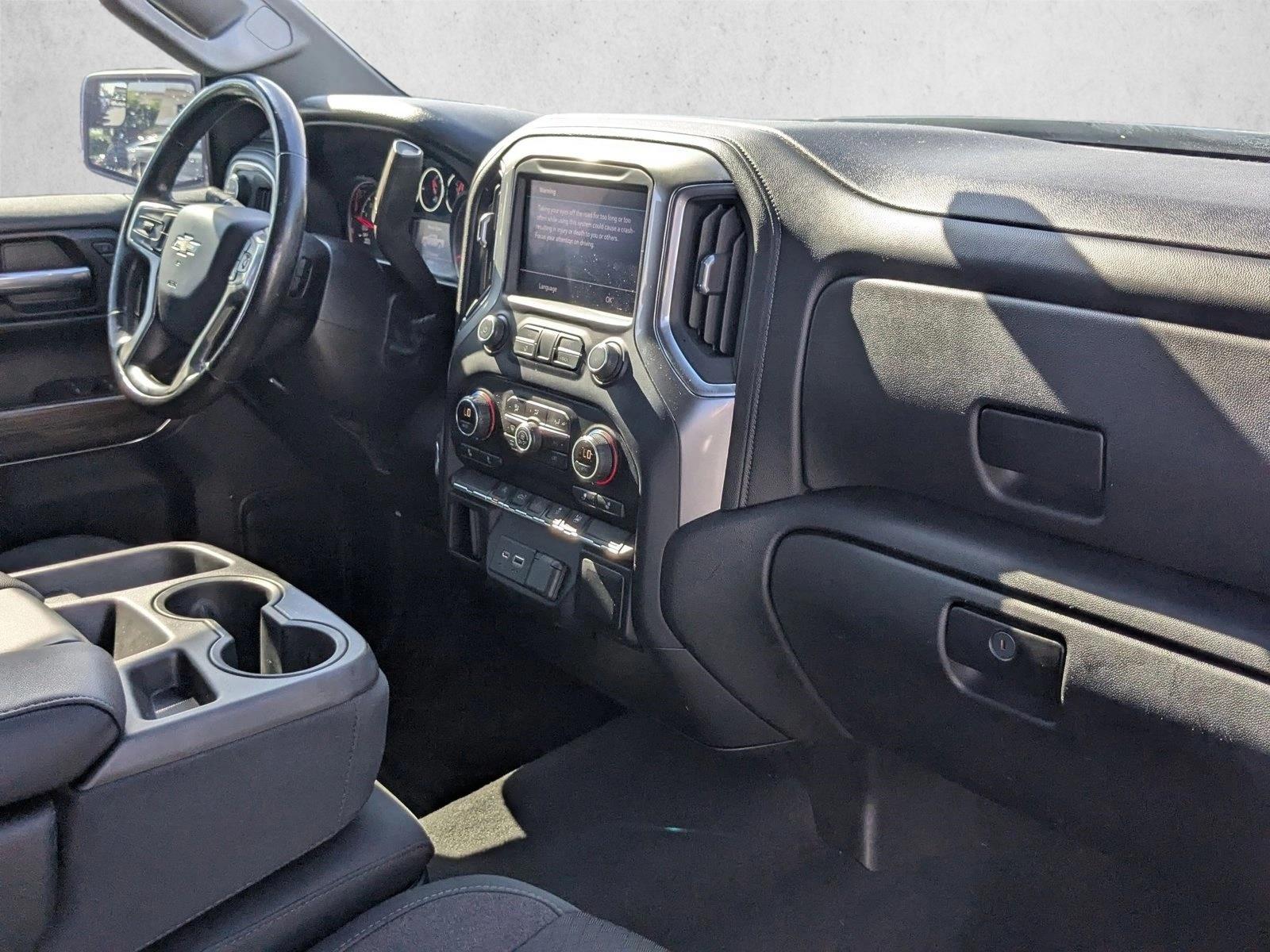 2019 Chevrolet Silverado RST photo 21