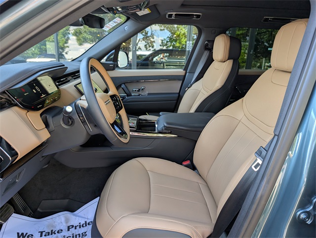 2025 Land Rover Range Rover Sport SE photo 6