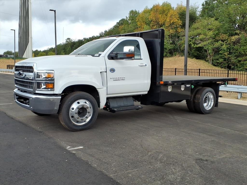 2024 Chevrolet Silverado 5500HD Work Truck photo 3