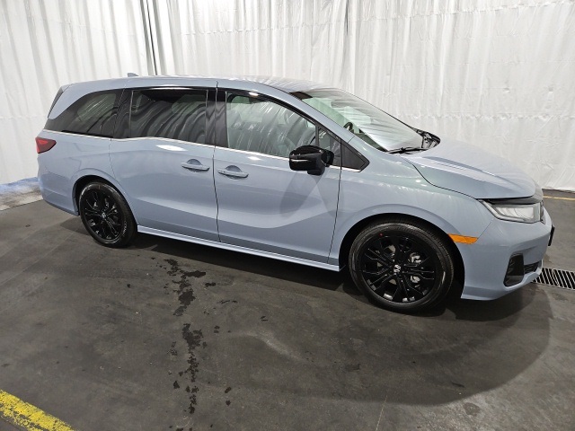 2026 Honda Odyssey photo 2