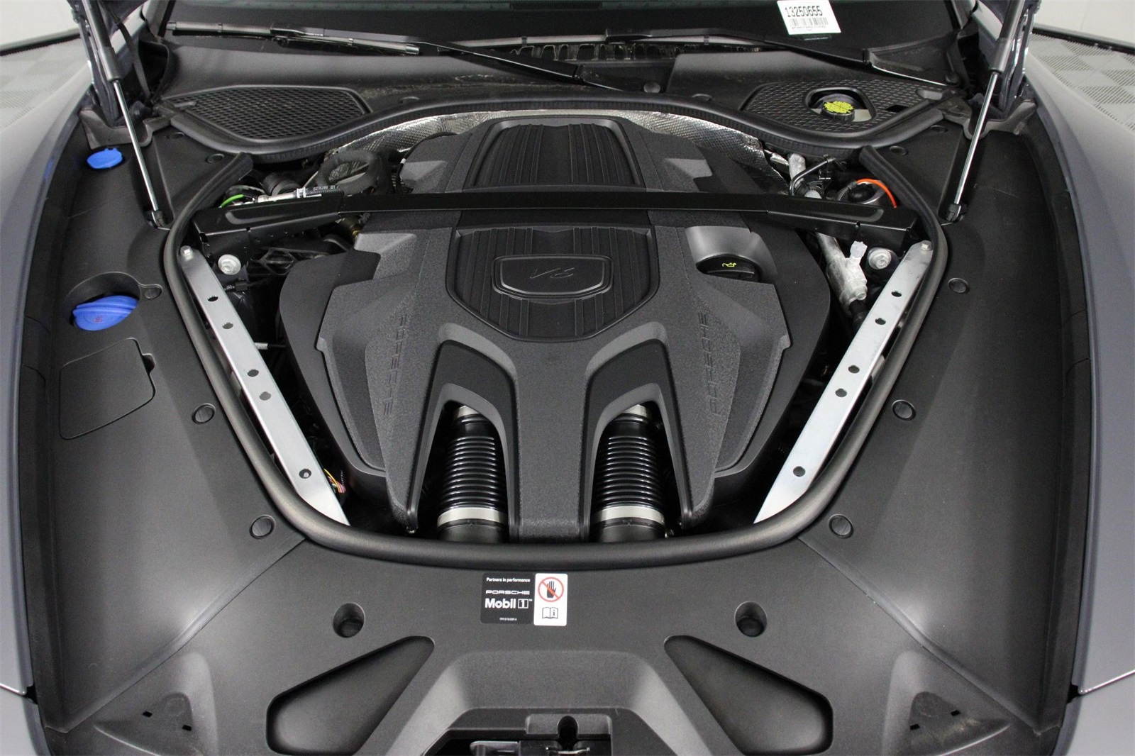 2025 Porsche Panamera 4 photo 17
