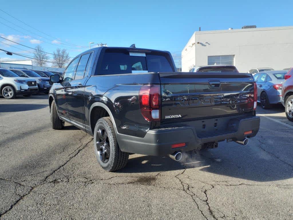 2026 Honda Ridgeline Black Edition photo 4