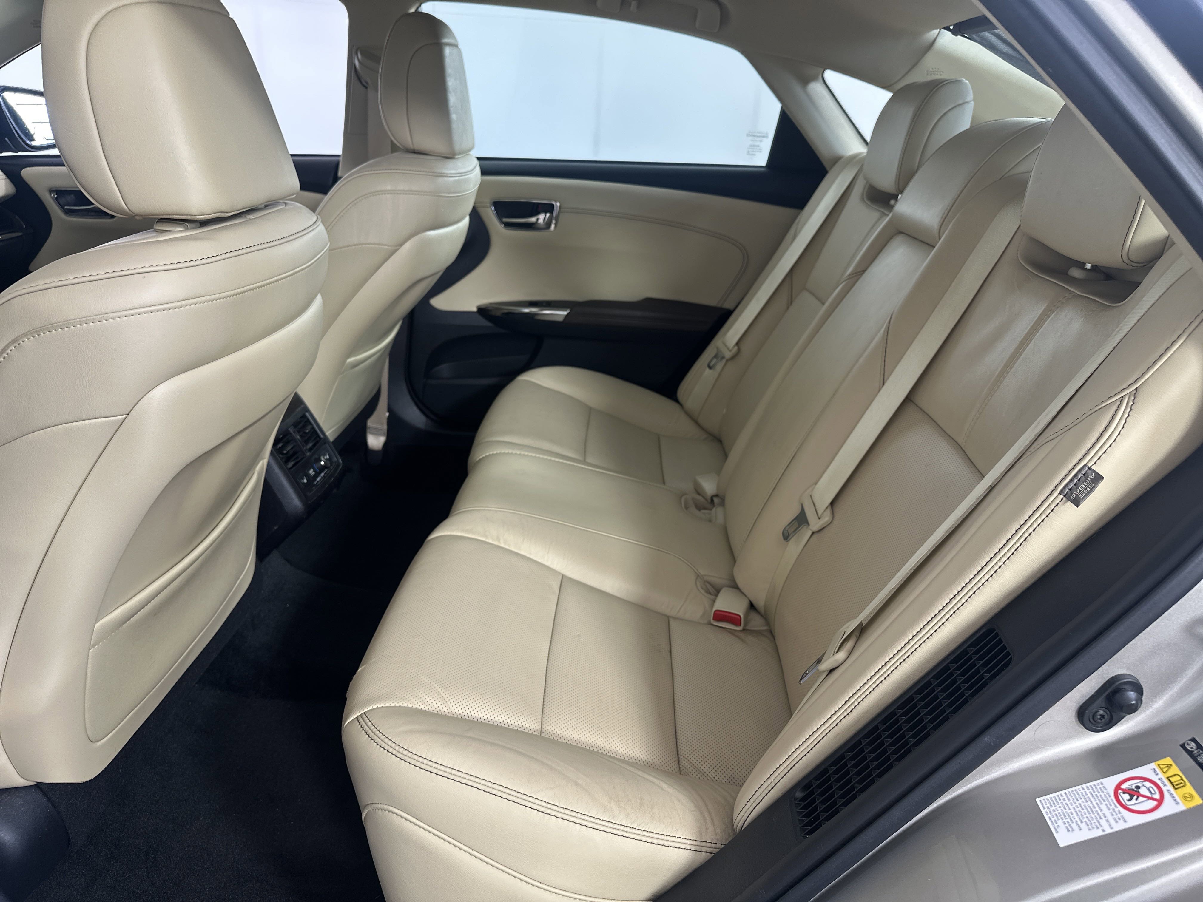 2018 Toyota Avalon Limited photo 2