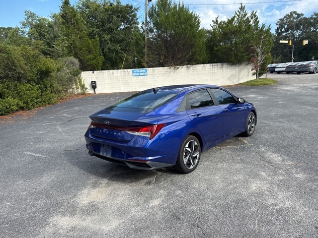 2023 Hyundai Elantra SEL photo 3