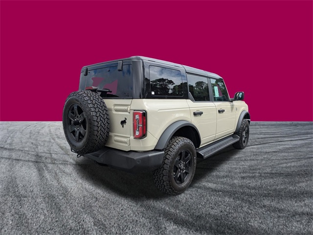 2025 Ford Bronco Outer Banks photo 4