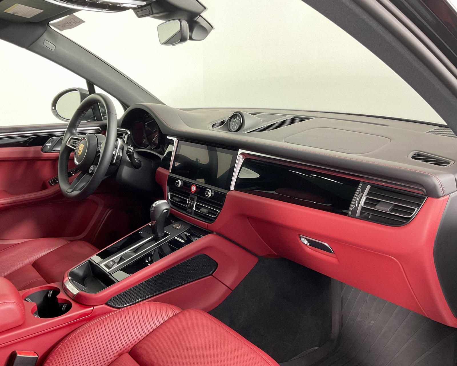 2024 Porsche Macan S photo 21