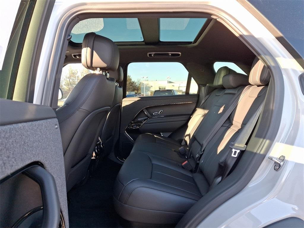 2025 Land Rover Range Rover Sport SE photo 5