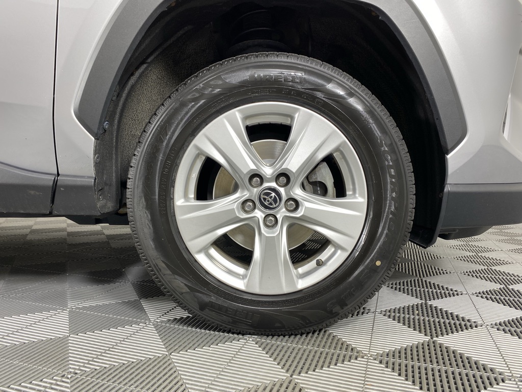 2020 Toyota RAV4 Hybrid XLE photo 9