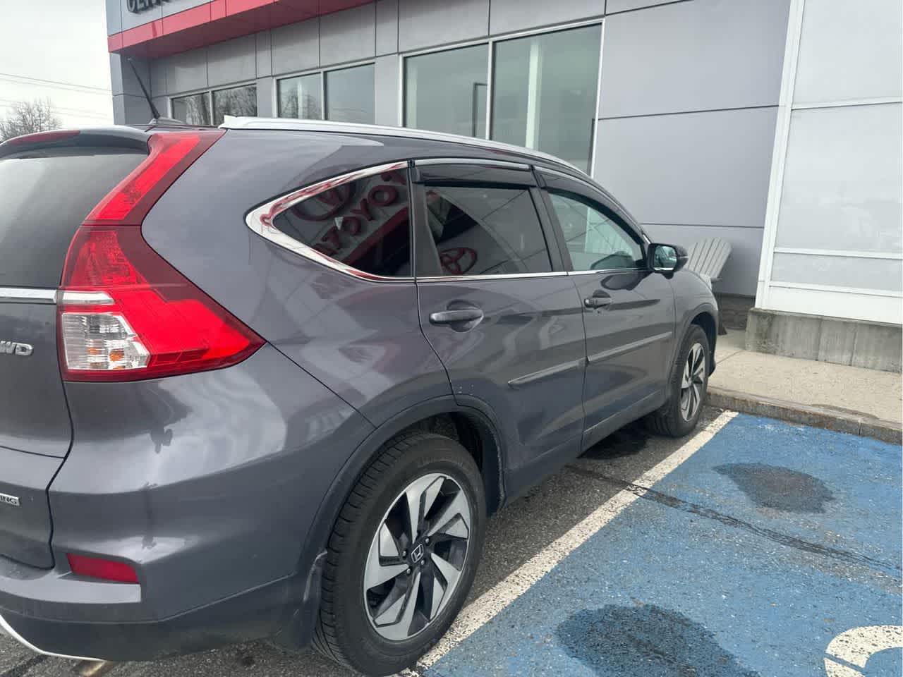 2016 Honda CR-V Touring photo 3