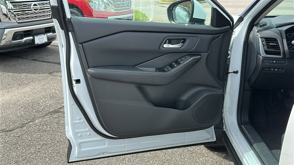 2026 Nissan Rogue SV photo 9