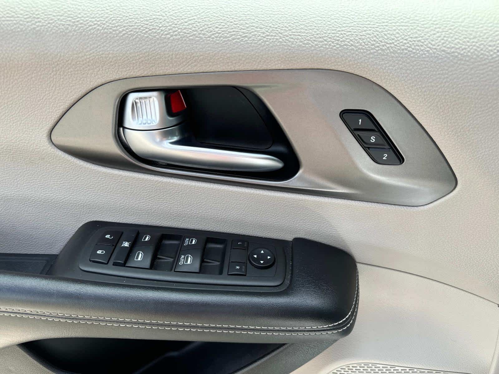 2022 Chrysler Pacifica Touring L photo 37