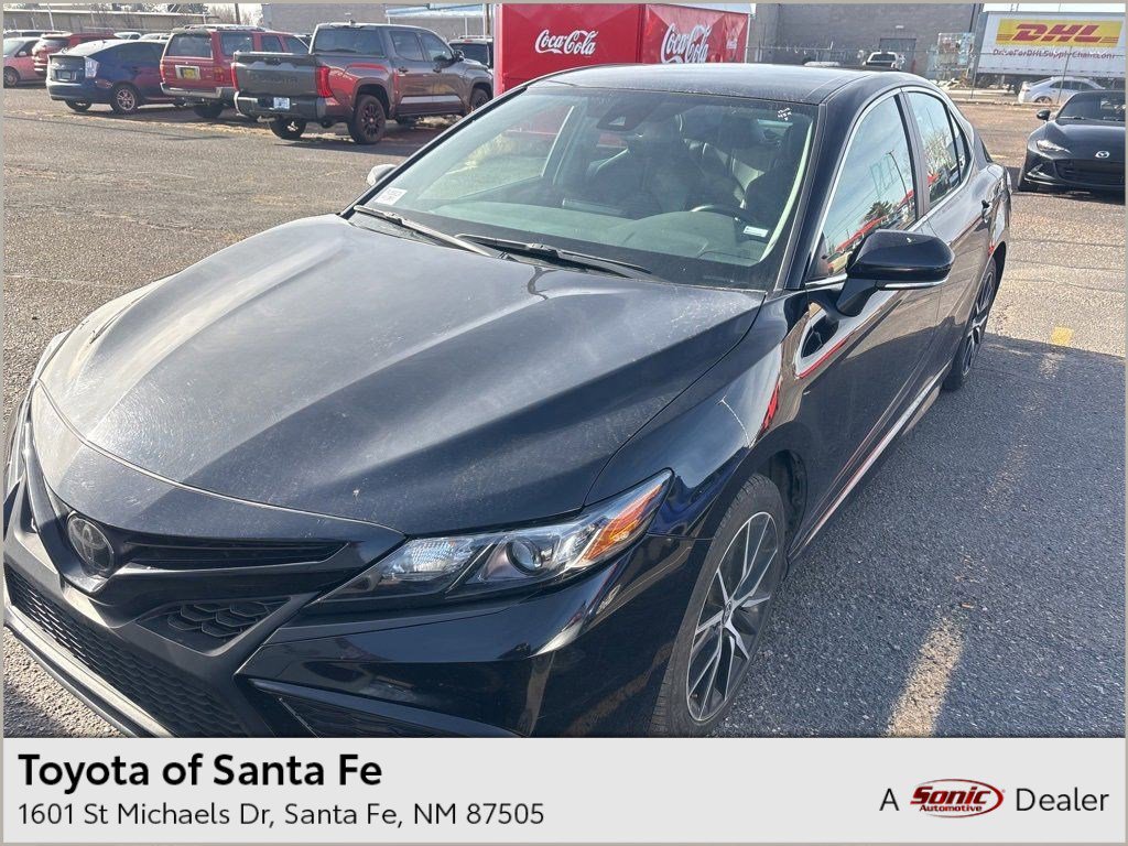 2024 Toyota Camry SE's photo