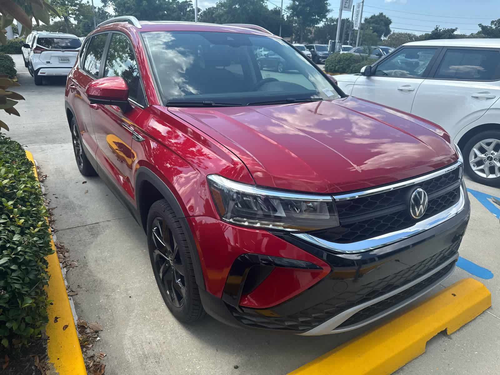 2024 Volkswagen Taos SE photo 2