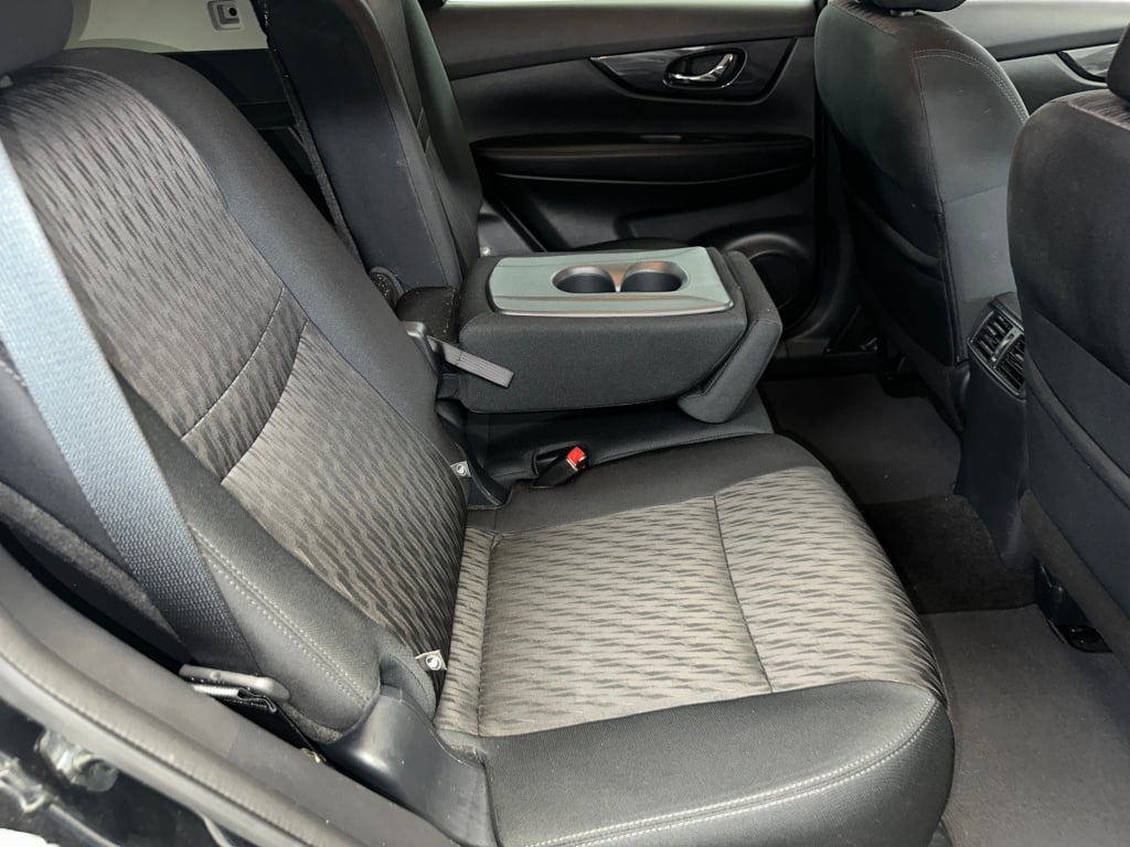 2018 Nissan Rogue SV photo 23