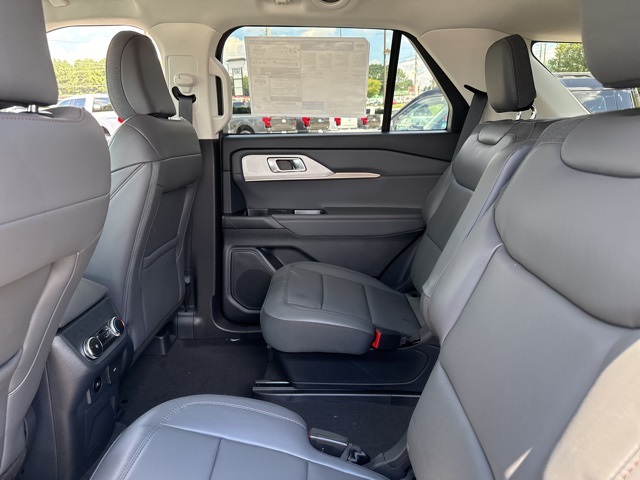 2025 Ford Explorer photo 20