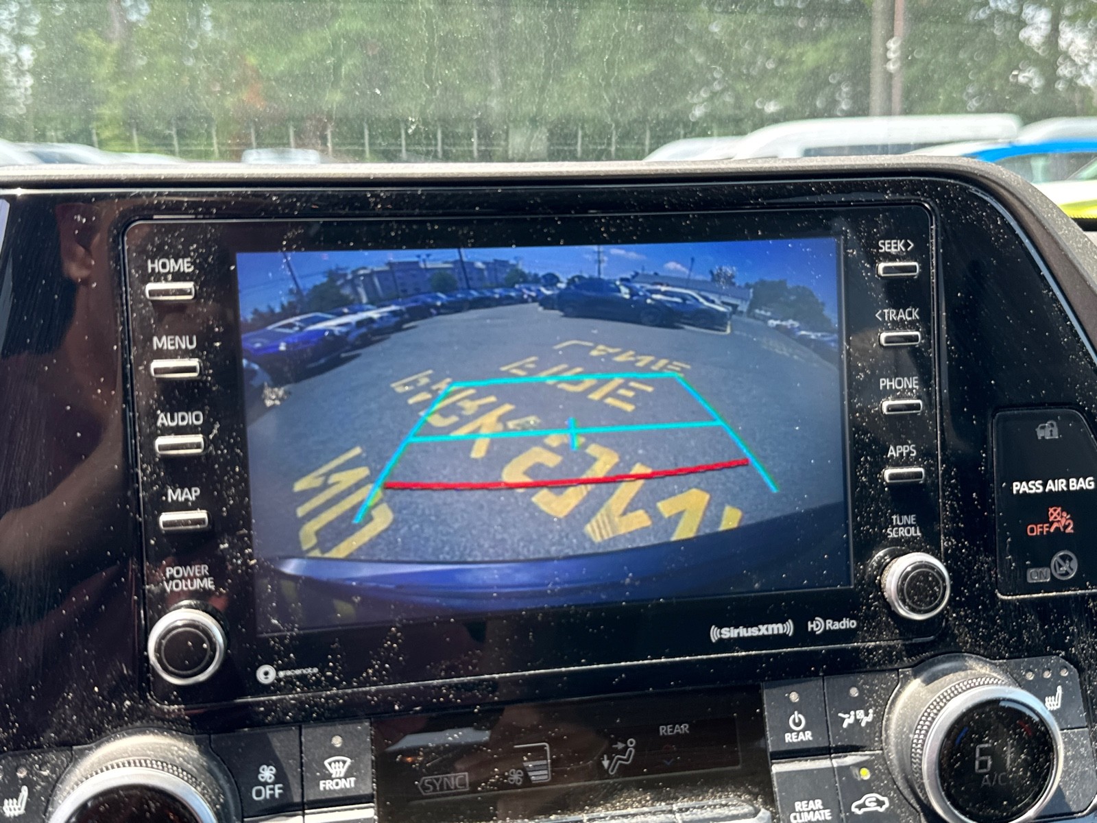 2021 Toyota Highlander XLE photo 21