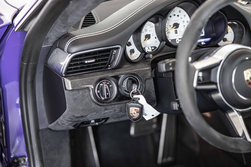 2016 PORSCHE 911 - Image 19