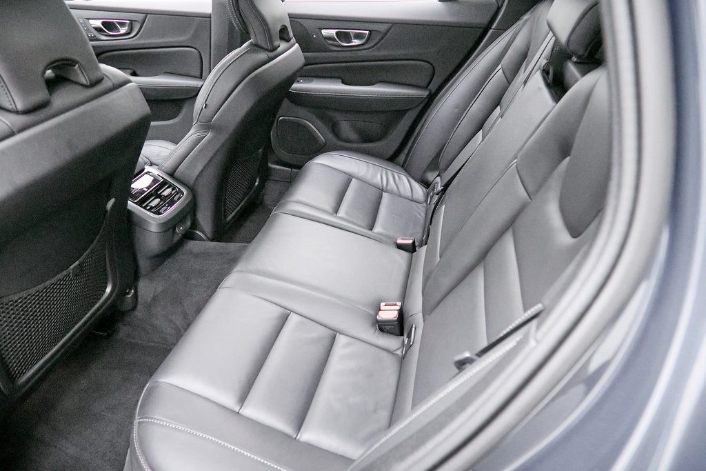 2024 VOLVO V60CC - Image 21