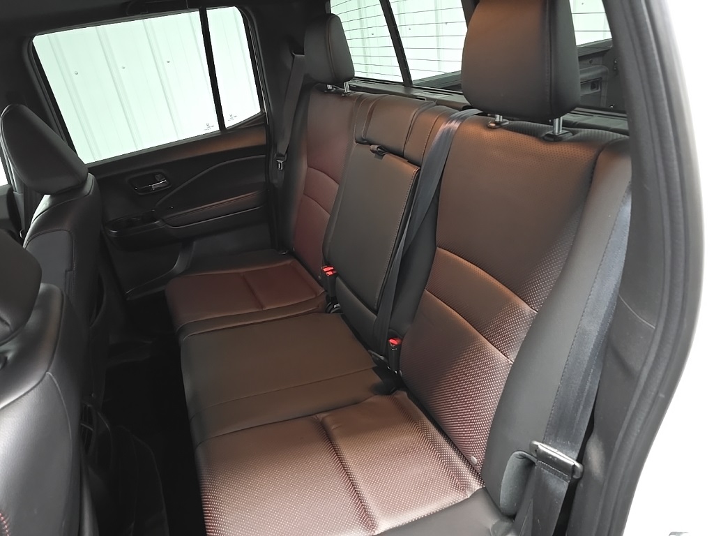 2021 Honda Ridgeline Black Edition photo 32