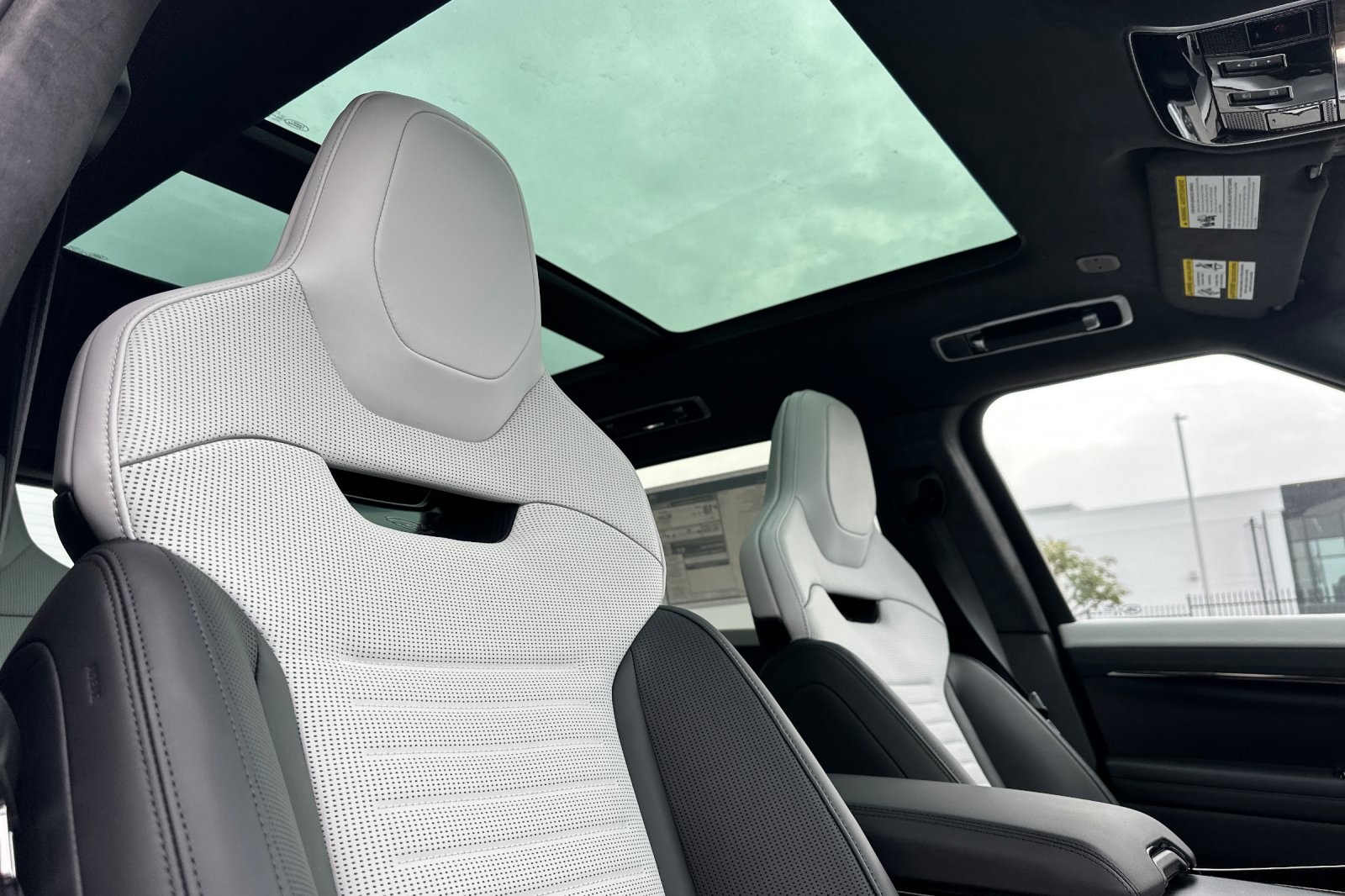 2025 Land Rover Range Rover Sport photo 19